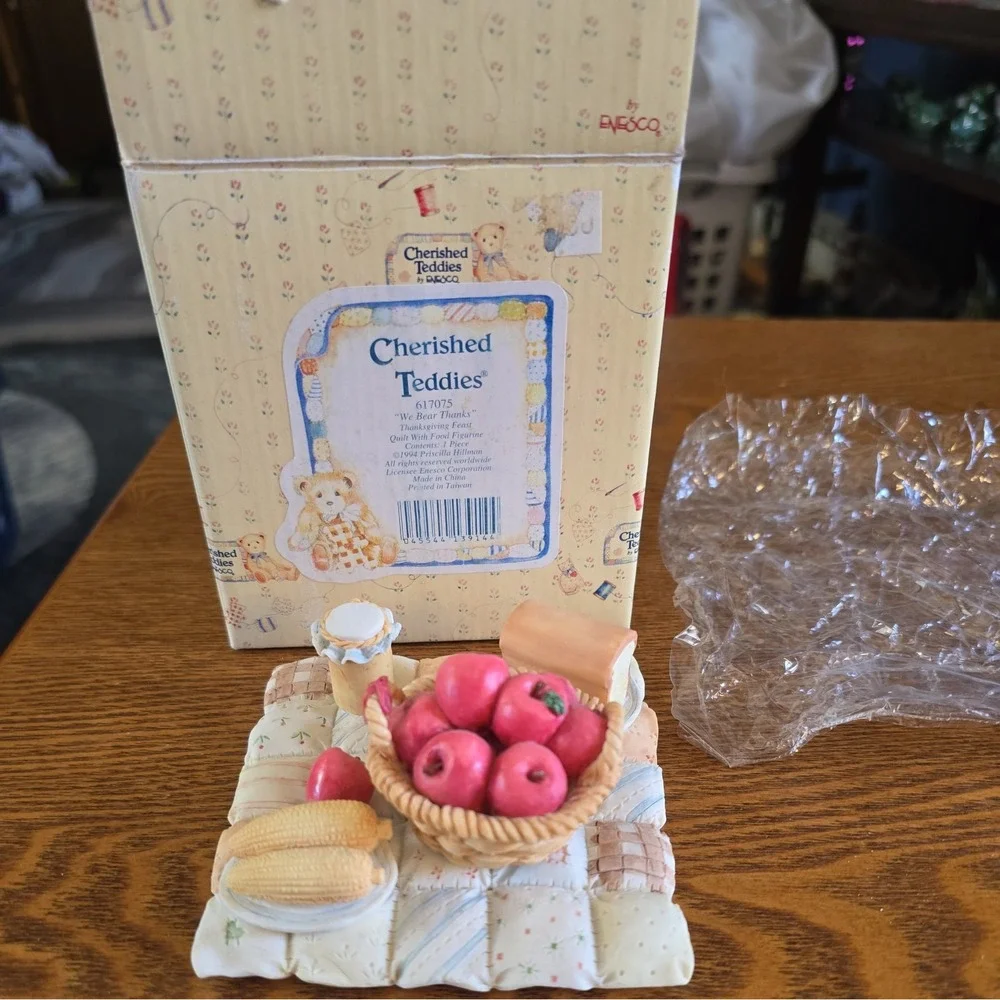 Vintage Cherished Teddies Thanksgiving Feast We Bear Thanks Quilt with Food 1994